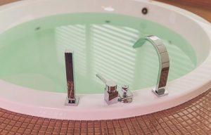 3 Ways to Block a Bathtub Drain Without Using a Plug